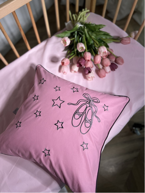 Іменна дитяча постіль з вишивкою Little Star з комбінованих кольорів