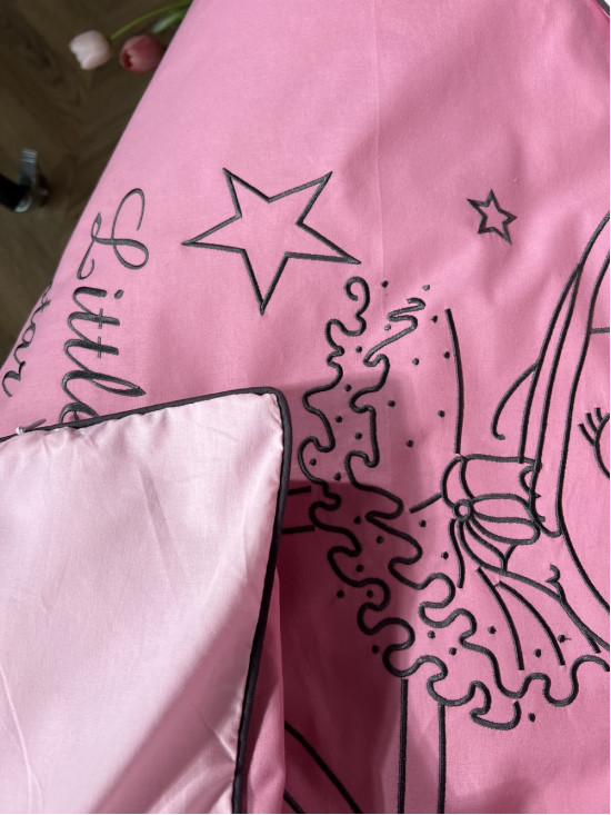 Іменна дитяча постіль з вишивкою Little Star з комбінованих кольорів
