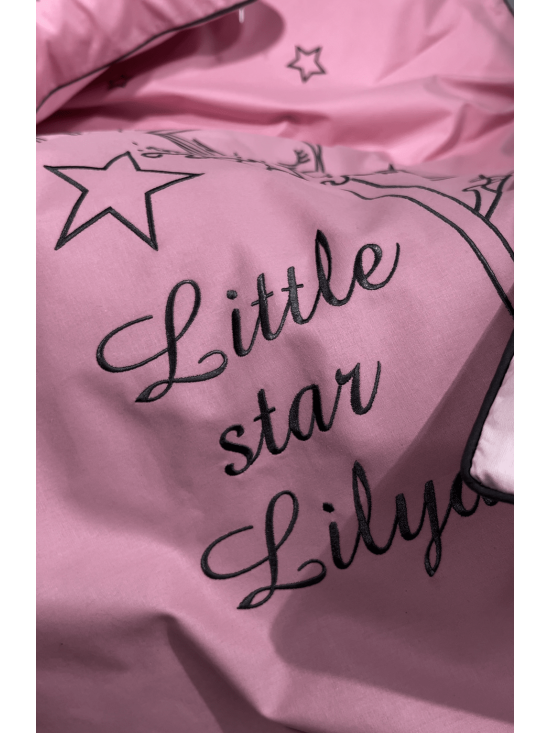 Іменна дитяча постіль з вишивкою Little Star з комбінованих кольорів