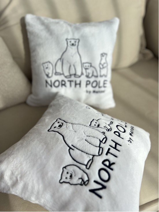 North Pole декоративна подушка