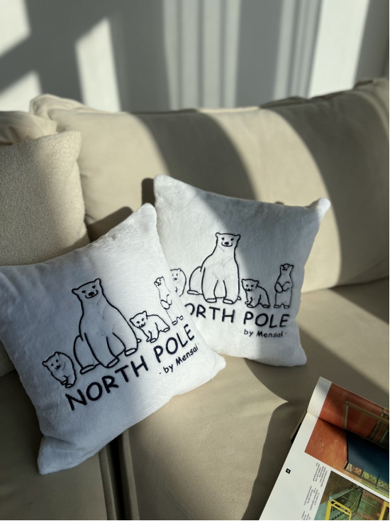North Pole декоративна подушка