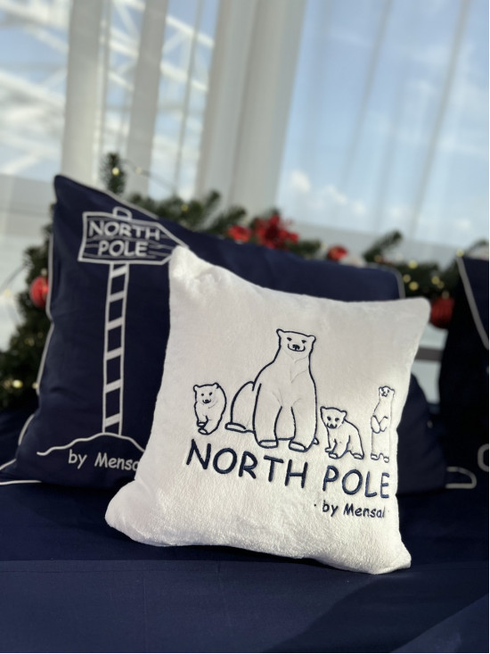 North Pole декоративна подушка