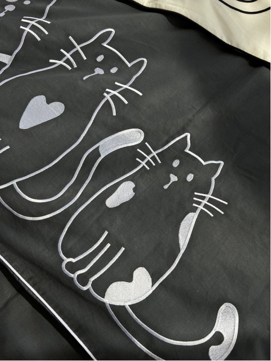 Cats в темно-сірому з Ранфорсу