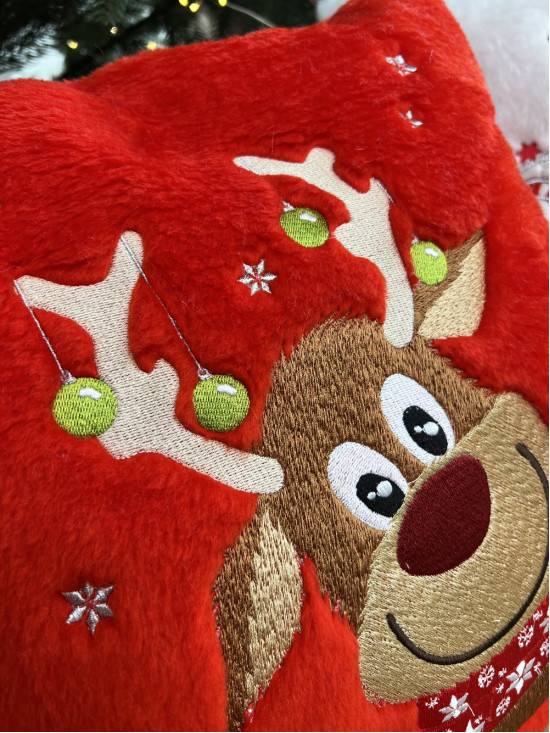 Deer in red декоративна подушка 